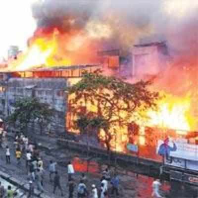 Blaze at Bandra leaves a child dead, 29 injured
