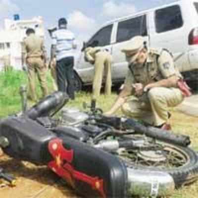 Cops shoot Pujari's aide in encounter