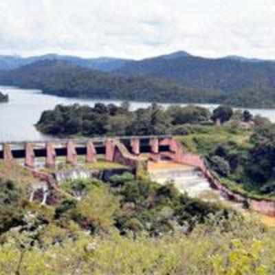 Chandy, Jaya sink deeper in dam row