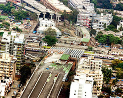 Complete overbridge so we can open Oshiwara station: Rlys tell state