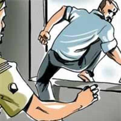 Convict attempts suicide at court, is saved by cops