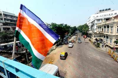 MNS activists drive away illegal hawkers from rail bridge