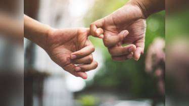 How you hold hands with your partner tells a lot about your ...