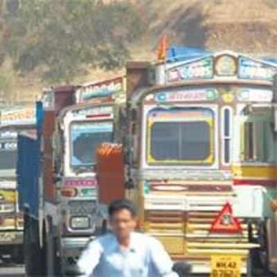 Truckers pay bribe of Rs 22 cr per yr