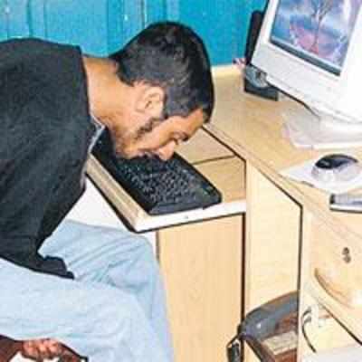 Paralysed Pakistani uses nose to host website