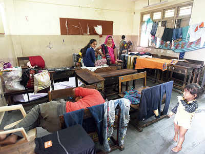 100 families forced to move out of a slum cluster in Kurla