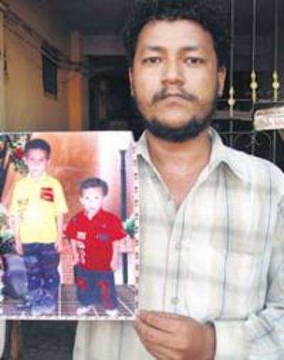 Conmen give dad of two missing boys false hope