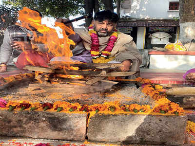 DK Shivakumar performs yagna to clear hurdles fo KPCC