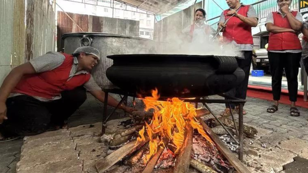 LPG crisis: 40% of Kerala’s restaurants down shutters; firewood price skyrockets