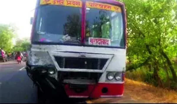 4 dead as bus hits car while overtaking