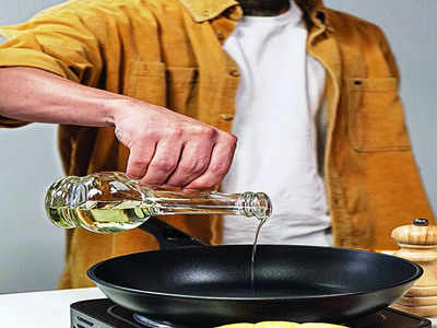 Edible oil industry told to cut prices by Rs 8 to 12 as global rates fall