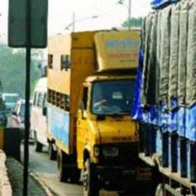 Overturned truck blocks peak hour traffic on busy Thane-Belapur rd
