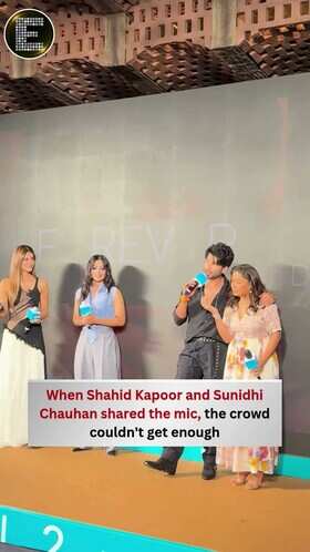 Shahid Kapoor joins Sunidhi Chauhan for surprise stage moment