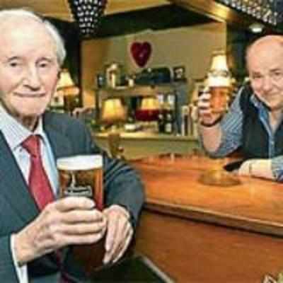 100-year-old has been visiting same pub for 80 years