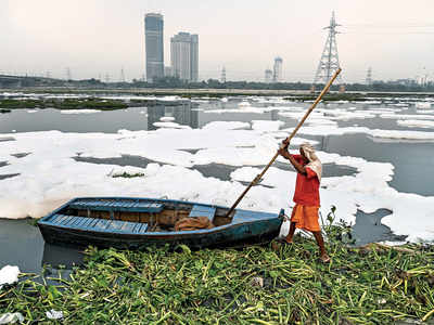 Frothing in Yamuna - DPCC cracks down