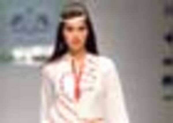 Traditional twist to modern outfits