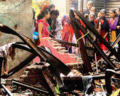 2 die in Bandra slum as chawl collapses because of downpour