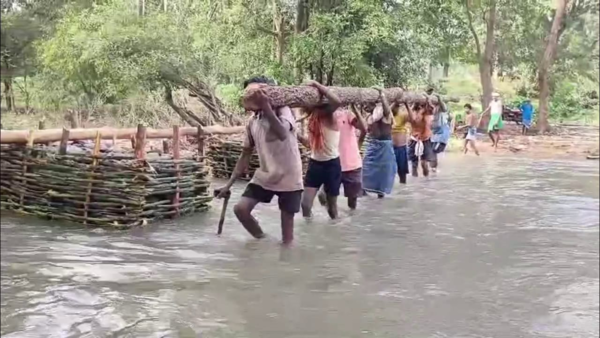 Villagers in Kanker district constructs bridge using bamboo wood and stones
