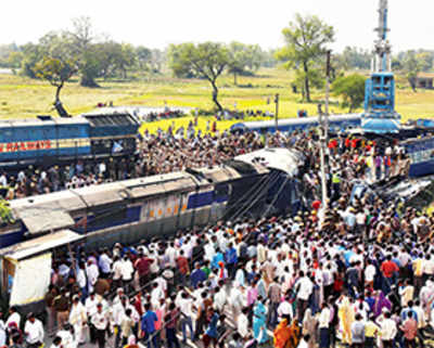 Train derails in UP, 34 dead, 150 hurt