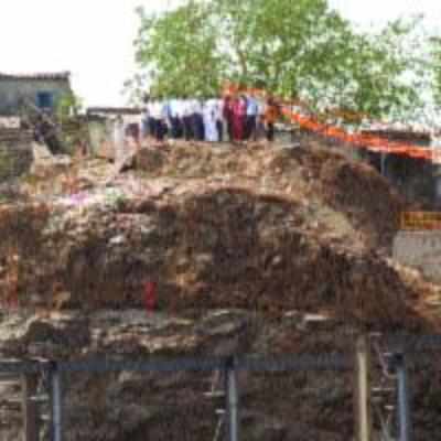 Turbhe dumping ground raises a stink, locals demand its closure