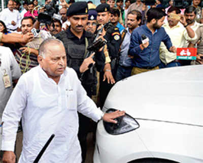 SP rift worsens, Akhilesh camp pins blames on ‘outsider’ Amar