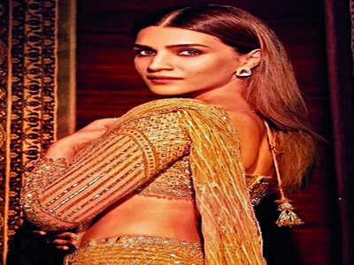 Kriti’s not saree for raising the bar