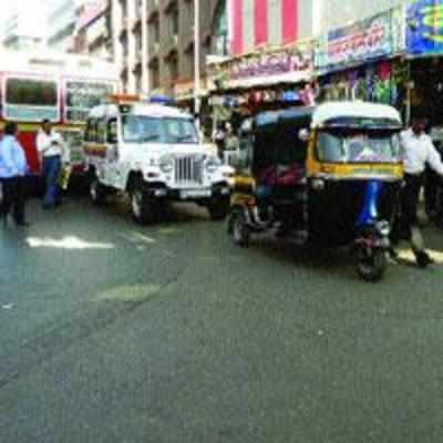 Authorities turn blind eye on illegal rickshaw parking