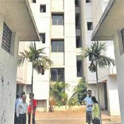 Thane woman jumps to death with daughter