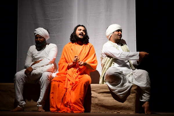 Theatre Review: Jithrobhabho is a satire on herd mentality with a spooky twist