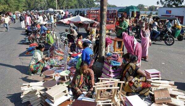 Flea market thrives amid mall culture