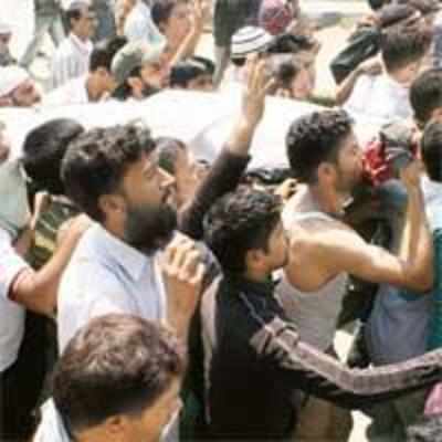 Kashmiri youth dies after CRPF men open fire at angry crowd