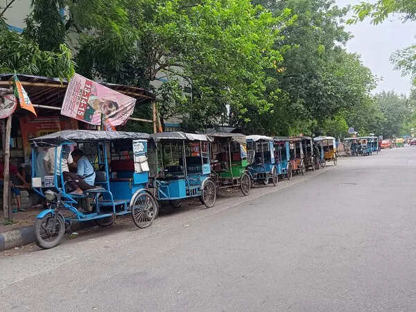No need to pay ‘syndicate fees’, MLA tells auto, e-rickshaw drivers