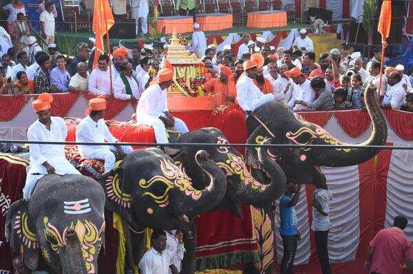 Hubballi: Grandeur, pomp, gaiety mark Dasara festivities in twin cities