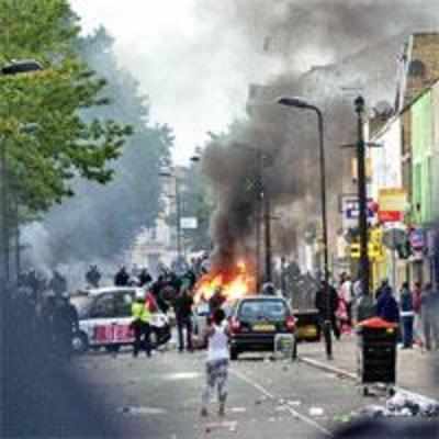 Foreigners in UK riots face deportation