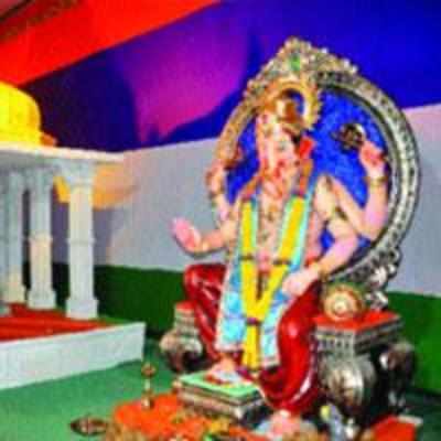 Devotees look up to 12-feet tall Ganesh idol at Jambli Naka