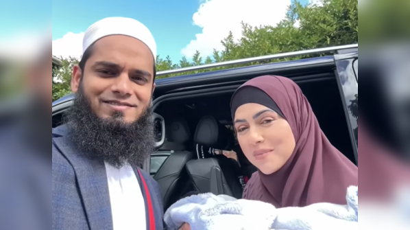 From borrowing abayas to travelling with a newborn; Sana Khan shares her struggling experience during her UK trip due to misplaced luggage