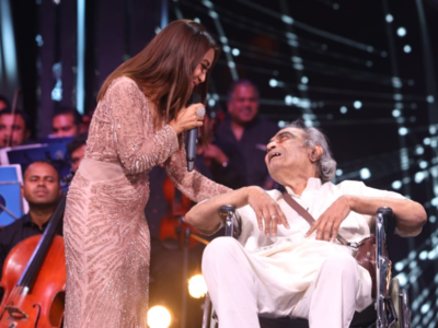 Indian Idol 2020: Neha Kakkar donates Rs 5 lakh to veteran Bollywood lyricist Santosh Anand