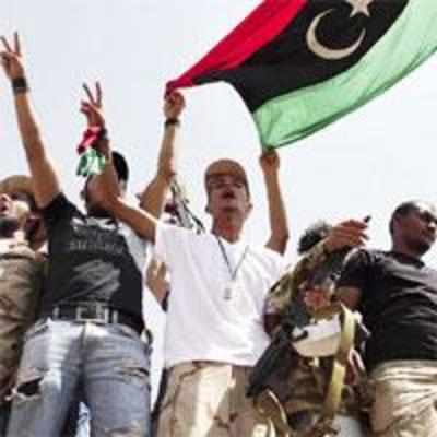 Huge Libyan convoy crosses into Niger, Gaddafi may go into exile