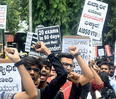 VTU students issued notice for forging Karnataka High Court order