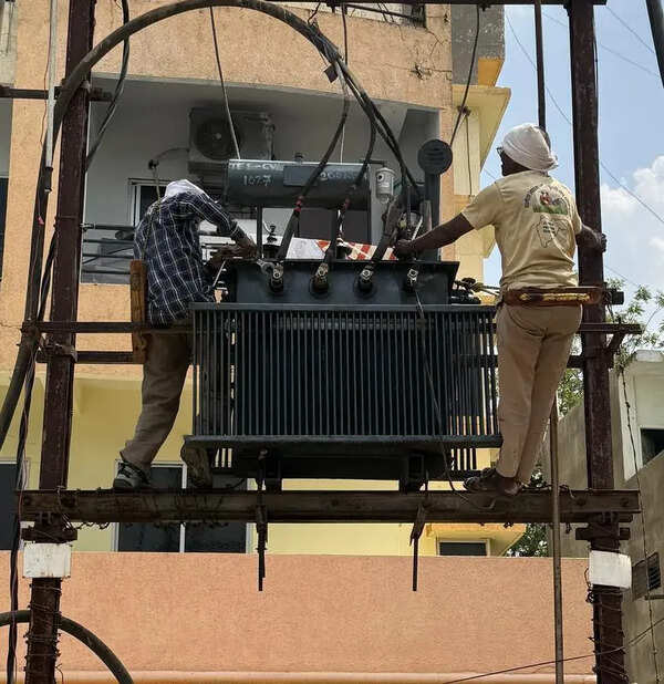 Hours-long Outages, Wild Fluctuations Leave Citizens Sleepless