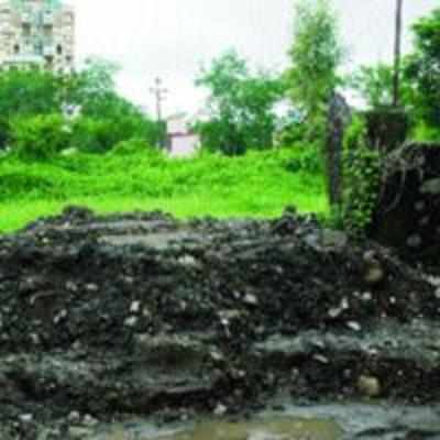Illegal debris dumping continues near Kopri  crematorium, slows down funeral procession