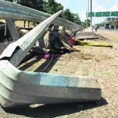 Bus crushes 3 on pavement