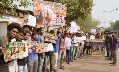 Tamilians in Mumbai hold protests over Jallikattu ban