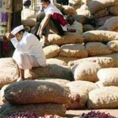 Onions traders threaten to stop sale if I-T raids continue