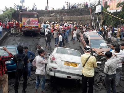 Kolkata bridge collaps: One dead, several injured; probe ordered