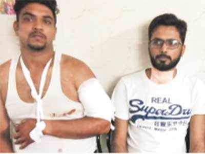 Three students stabbed outside Vile Parle hotel