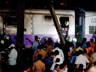 Fire at Thane-bound train in Dadar station, no casualty