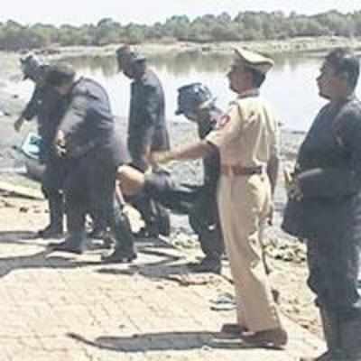 Two die in Kalwa creek after falling off trains
