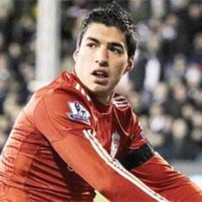 Suarez faces charges for showing Fulham fans the finger