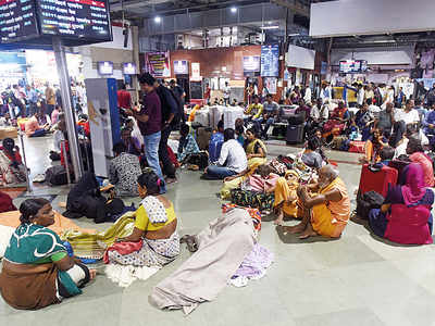 To rein in crimes and decongest stations, Central Railways Platforms made no-sleep zones; homeless in a fix